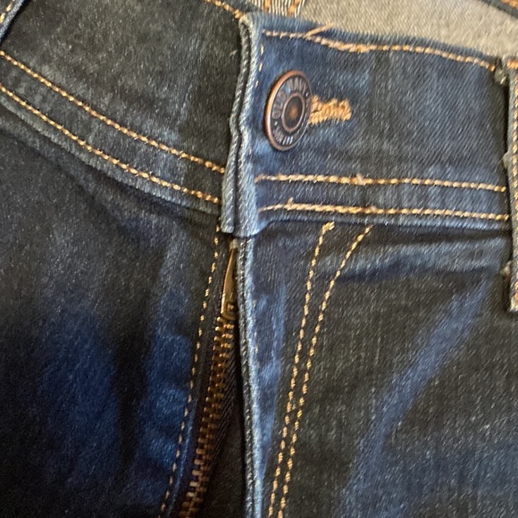 EUC OLD NAVY Sweetheart Stretch Denim Capri Pant - size womens 4 Reg - Picture 9 of 16